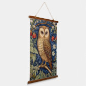 庭にフクロウのウィリアム・モリススタイル 吊り下げ型タペストリー (傾斜あり)