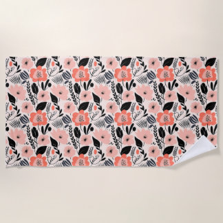 庭に咲き誇るバラ ビーチタオル