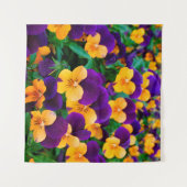 庭に咲き誇る美しいパンジー タペストリー (正面(横))