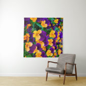 庭に咲き誇る美しいパンジー タペストリー (インサイチュ(横))