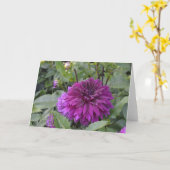 庭に紫色のダリアを持つノートカード カード (黄色い花)
