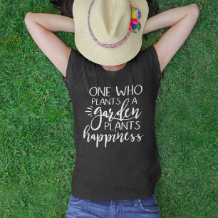 庭に花を植えて幸福を植える人 Tシャツ