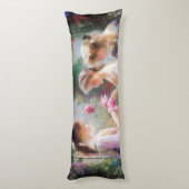 庭に遊三人の女の子がいる ボディピロー (裏面 (縦))