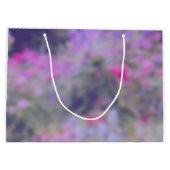 庭のピンクの紫の美しい自然の花 ラージペーパーバッグ (裏面)