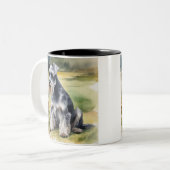 庭のミニチュアシュナウザー – 水彩 ツートーンマグカップ (正面左)