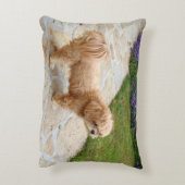 庭のラサ・アプソ犬 アクセントクッション (裏面(縦))