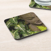 庭のローカルな情報の彫像: Chiang Ma コースター (左側)