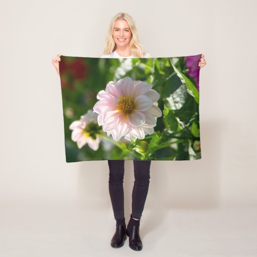 庭の写真の白いダリア フリースブランケット (インサイチュ)