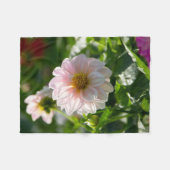 庭の写真の白いダリア フリースブランケット (正面(横))