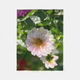 庭の写真の白いダリア フリースブランケット