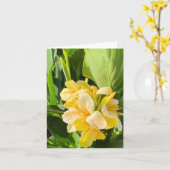 庭の写真の黄色いカンナリリー カード (黄色い花)
