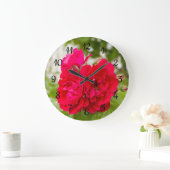 庭の大きな赤いバラ ラージ壁時計 (ホーム)