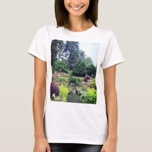 庭の小さな滝 Tシャツ (正面)