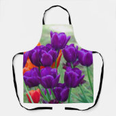 庭の晴れた日に濃い紫のチューリップ エプロン (正面)