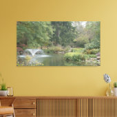 庭の池の水源 キャンバスプリント (インサイチュ (リビング))