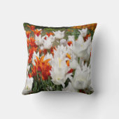 庭の白と生姜のチューリップ クッション (裏面)