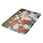 庭の白と生姜のチューリップ バスマット (アングル)