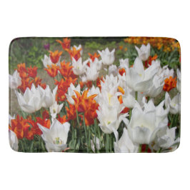 庭の白と生姜のチューリップ バスマット