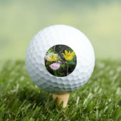 庭の白、ピンク、黄色のチューリップ ゴルフボール (インサイチュ 木)