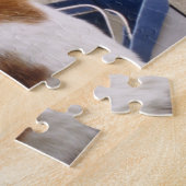 庭の箱に座っている三毛猫 ジグソーパズル (側面)