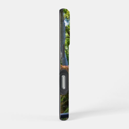 庭の美しい春の風景 iPhoneケース (右側面)