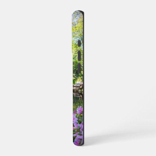 庭の美しい春の風景 iPhoneケース (左側面)