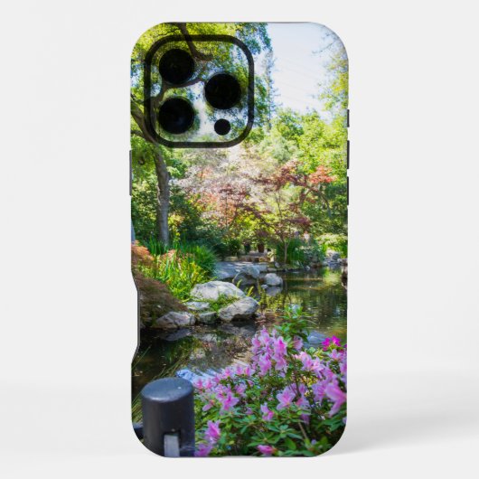 庭の美しい春の風景 iPhoneケース (裏面)