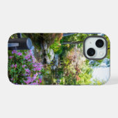 庭の美しい春の風景 iPhone 15ケース (裏面横)