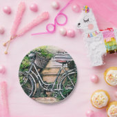 庭の自転車とバスケット ペーパープレート (パーティー)