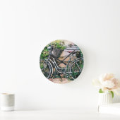 庭の自転車とバスケット ラウンド壁時計 (ホーム)