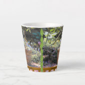 庭の花私の庭を愛する個人的な カフェラテマグ (正面)