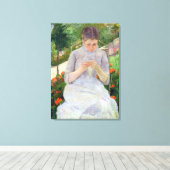 庭の若い女性の裁縫, c.1880-82 キャンバスプリント (インサイチュ (ウッドフロア))