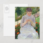 庭の若い女性の裁縫, c.1880-82 ポストカード (正面/裏面)