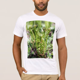 庭の若葉のシダ Tシャツ