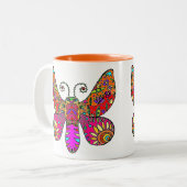 庭の蝶オレンジピンクの黄色 ツートーンマグカップ (正面左)