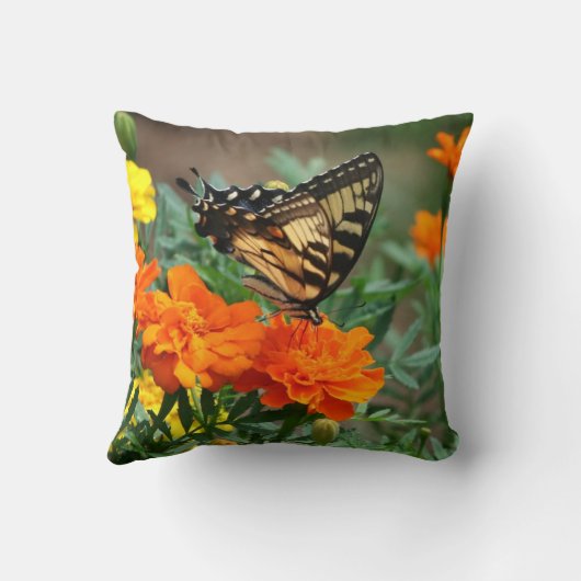 庭の蝶 クッション (裏面)