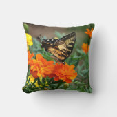 庭の蝶 クッション (正面)