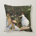 庭の装飾用クッションのMonetの女性 クッション<br><div class="desc">庭の装飾用クッションのMonetの女性。 1866年からのキャンバスの油。 最も有名なフランスのな印象派のクロード・モネおよび最愛の早い絵画の1つは、庭の女性花を集め、彼ら自身の中で雑談する夏の庭を通って散歩しているデザインの凝った服の4人の若い女性のパーティーを描写します。 芸術家がたった26歳だったときに完了されて、庭の女性は庭との彼の終生の固定観念をまた指すことが美化する間、ライトおよび陰上の芸術家の途方もない命令を提案します。 クロード・モネのフランスのな印象主義、庭の絵画、フランスのな芸術のファンのためのかわいらしいギフト。</div>