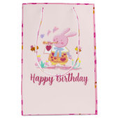 庭の誕生日に水色のピンクのウサギ ミディアムペーパーバッグ (正面)