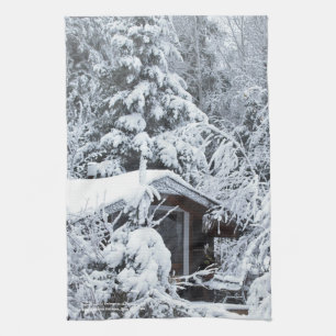 庭の雪で覆われたコテージ キッチンタオル