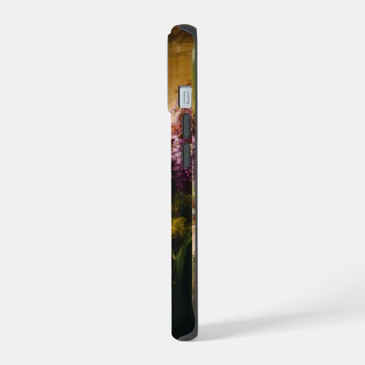 庭の鳩と孔雀 iPhone 15ケース (左側面)