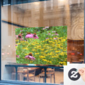 庭の黄色と紫の花 ウィンドウサイン (カフェ窓)