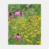 庭の黄色と紫の花 フリースブランケット (正面)