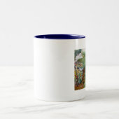 庭のClumberの子犬 ツートーンマグカップ (中央)