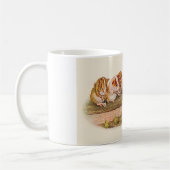 庭をがちであるモルモット コーヒーマグカップ (左)