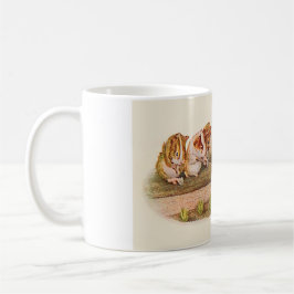 庭をがちであるモルモット コーヒーマグカップ