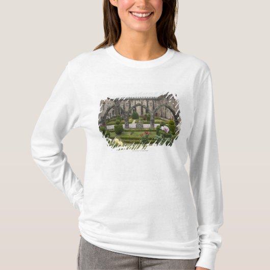 庭を持つPalace Ofブラーガ大主教 Tシャツ (正面)