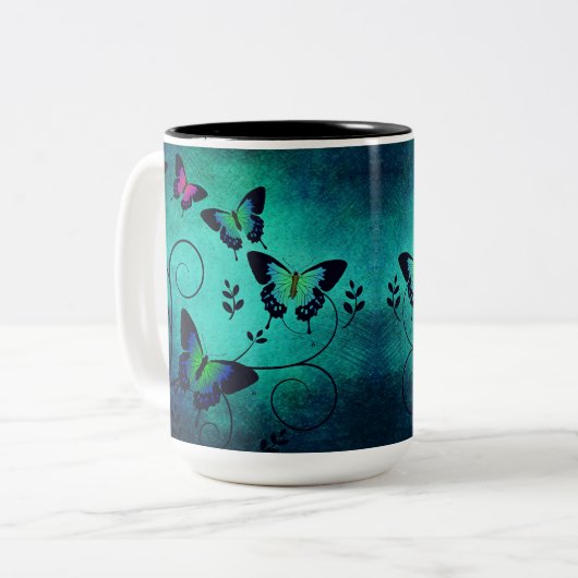 庭カラフルで羽ばたく蝶の調和 ツートーンマグカップ (正面左)