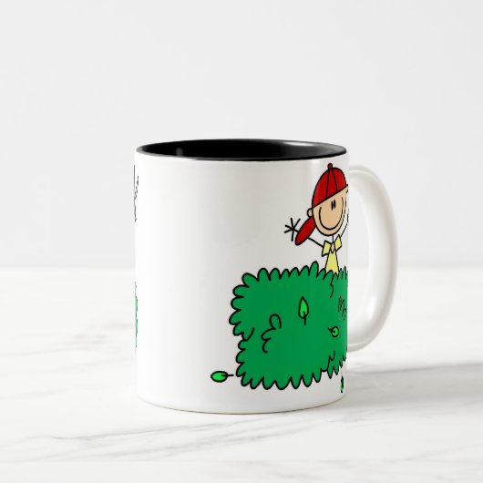 庭仕事のマグをしている男の子 ツートーンマグカップ (正面右)