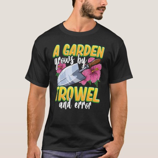 庭仕事用手植えスコップでつまずく Tシャツ (正面)